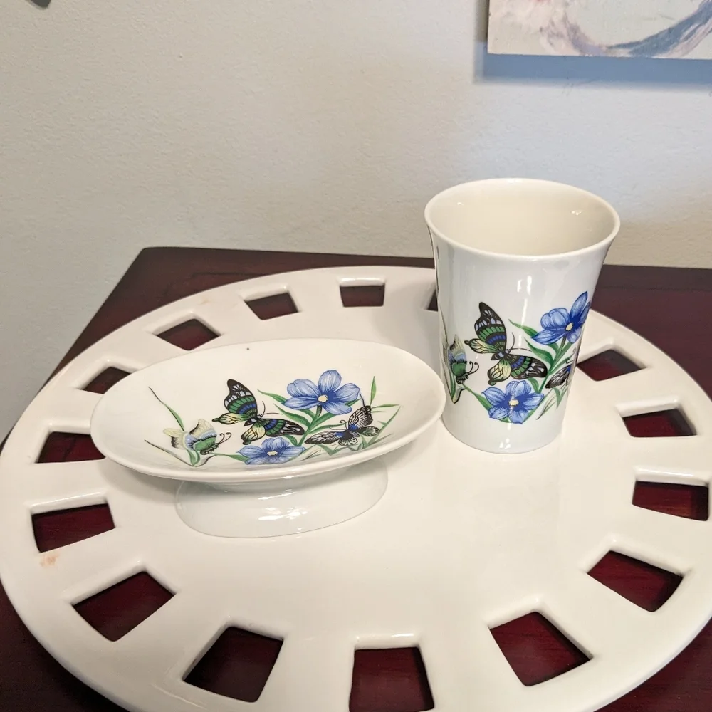 New Butterflies Bathroom Tumbler Or Brush Holder & Soap Dish Flowers Unused